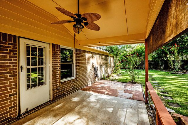 511 Springwood Drive, Conroe, TX 77385