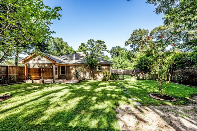 511 Springwood Drive, Conroe, TX 77385