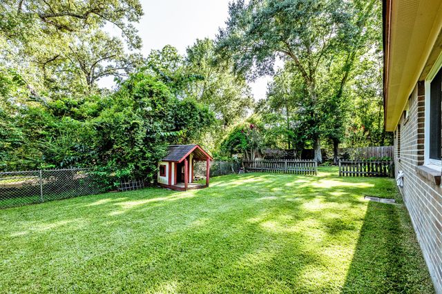 511 Springwood Drive, Conroe, TX 77385
