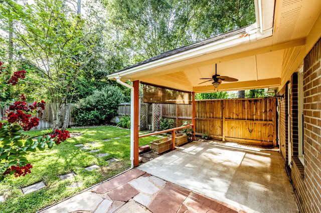 511 Springwood Drive, Conroe, TX 77385