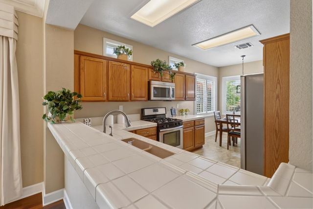 1561 1561 Hackberry Ln, Lincoln, CA 95648