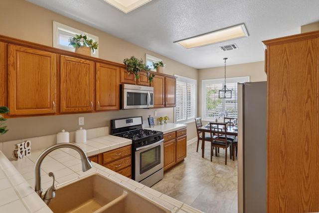 1561 1561 Hackberry Ln, Lincoln, CA 95648
