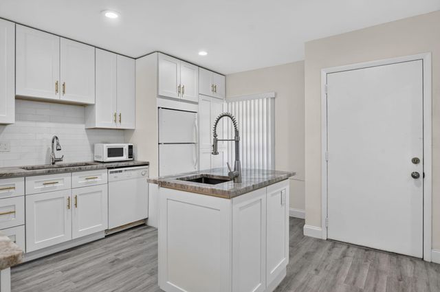 20846 Vinesta Circle, Boca Raton, FL 33433
