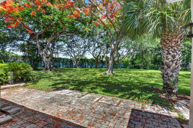 20846 Vinesta Circle, Boca Raton, FL 33433