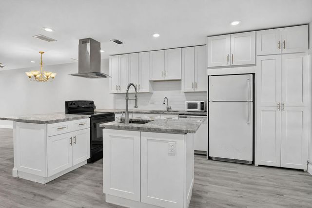 20846 Vinesta Circle, Boca Raton, FL 33433