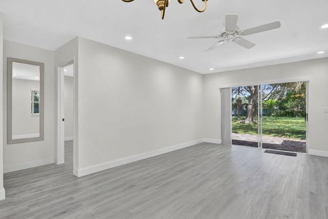 20846 Vinesta Circle, Boca Raton, FL 33433