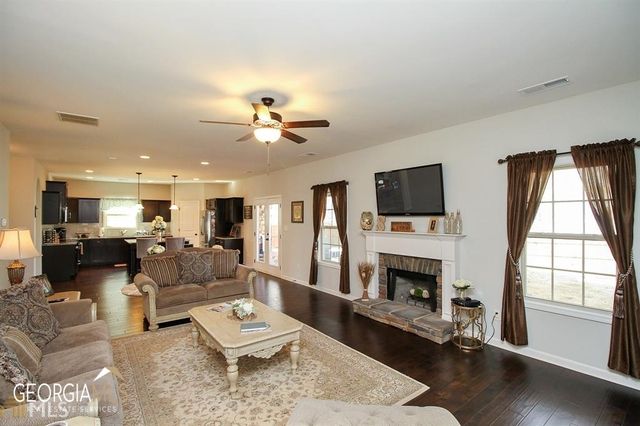 345 Cliffhaven Circle, Newnan, GA 30263
