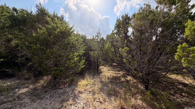 1076 Trail Pass, Canyon Lake, TX 78133