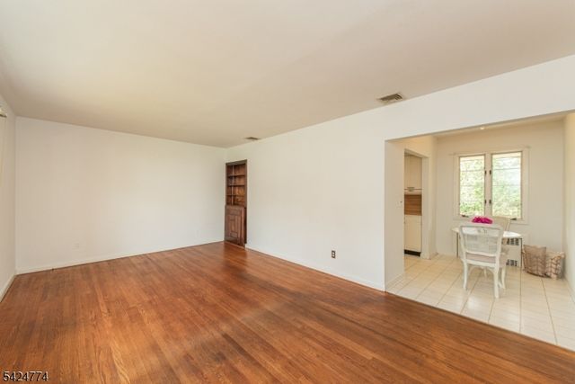 10 Laurel Pl, West Caldwell Twp., NJ 07006