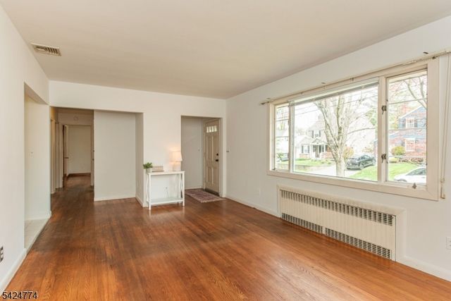 10 Laurel Pl, West Caldwell Twp., NJ 07006