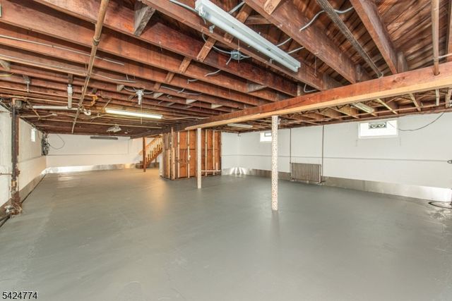 10 Laurel Pl, West Caldwell Twp., NJ 07006