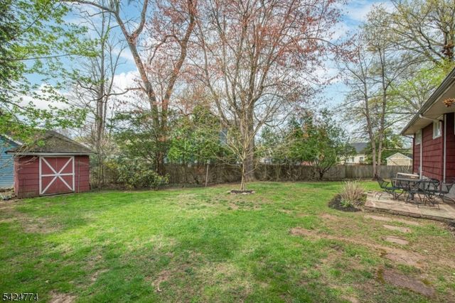 10 Laurel Pl, West Caldwell Twp., NJ 07006