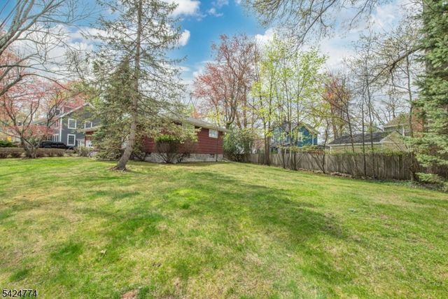 10 Laurel Pl, West Caldwell Twp., NJ 07006
