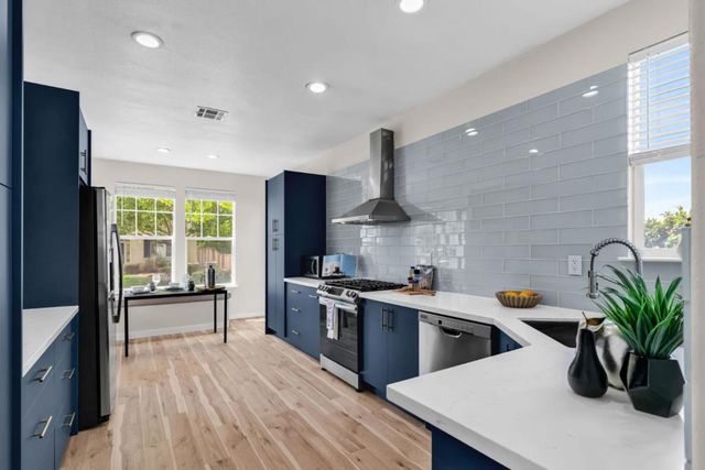 330 Titan Way, Hercules, CA 94547