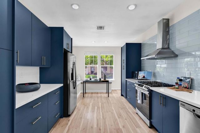 330 Titan Way, Hercules, CA 94547