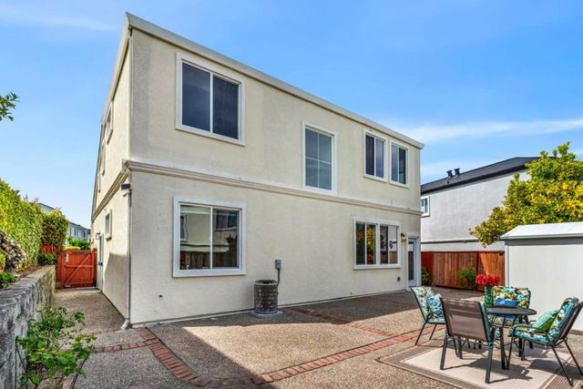 330 Titan Way, Hercules, CA 94547