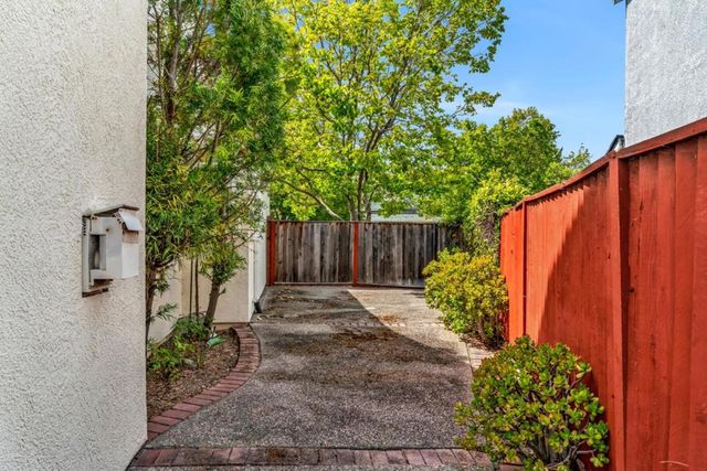 330 Titan Way, Hercules, CA 94547