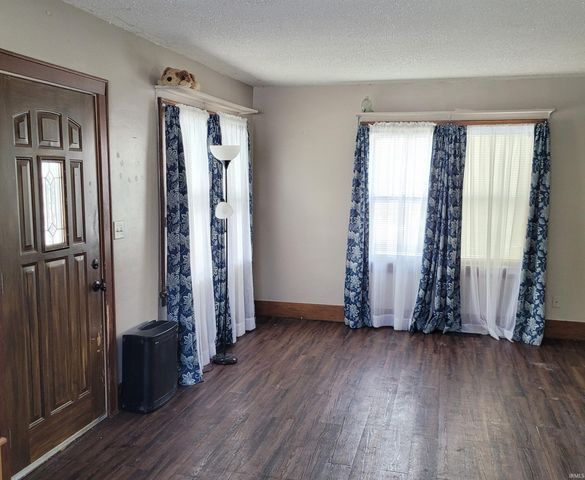 10421 Main Street, Leo, IN 46165