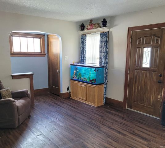 10421 Main Street, Leo, IN 46165