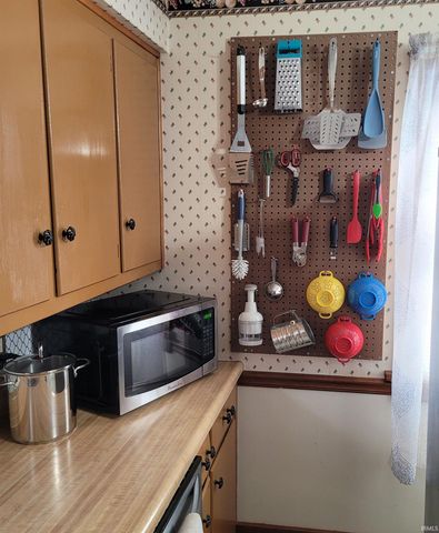 10421 Main Street, Leo, IN 46165