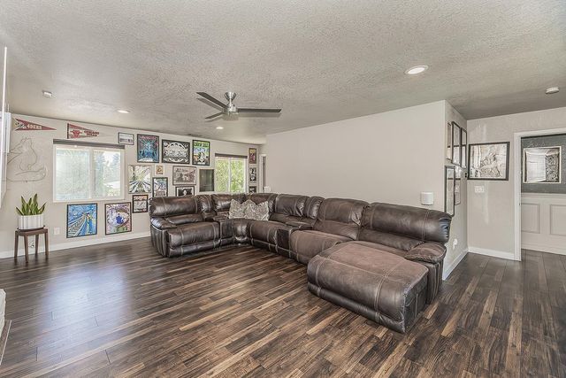 5236 N Pleasant Avenue, Fresno, CA 93711