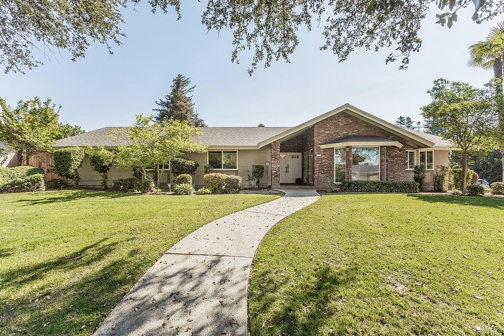 5236 N Pleasant Avenue, Fresno, CA 93711