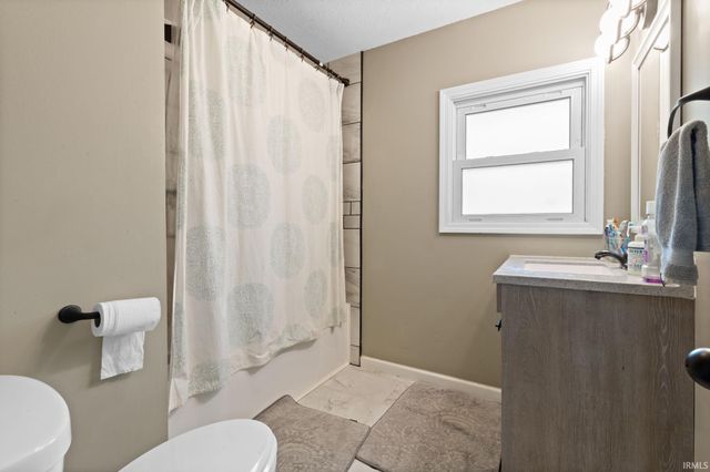 57954 Pear Road, South Bend, IN 46619
