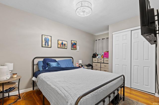 57954 Pear Road, South Bend, IN 46619
