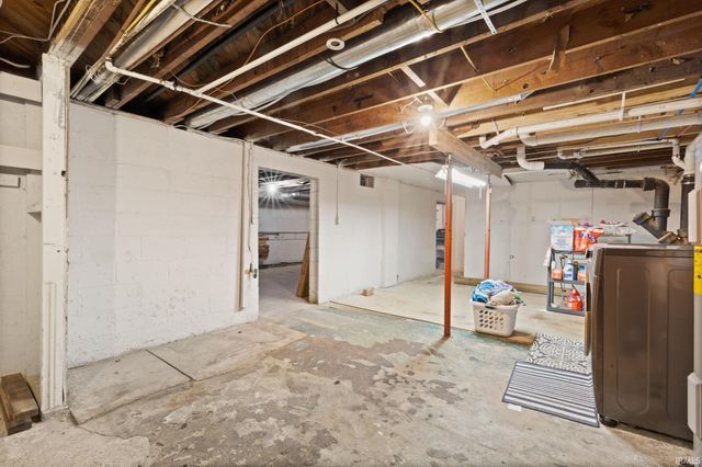57954 Pear Road, South Bend, IN 46619