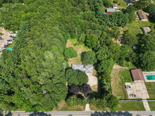 57954 Pear Road, South Bend, IN 46619