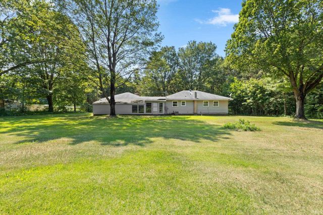 57954 Pear Road, South Bend, IN 46619