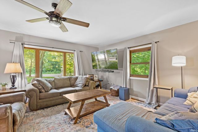 57954 Pear Road, South Bend, IN 46619