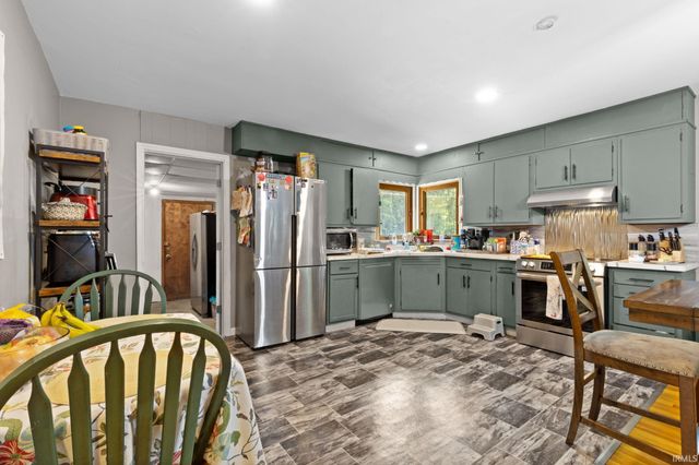 57954 Pear Road, South Bend, IN 46619