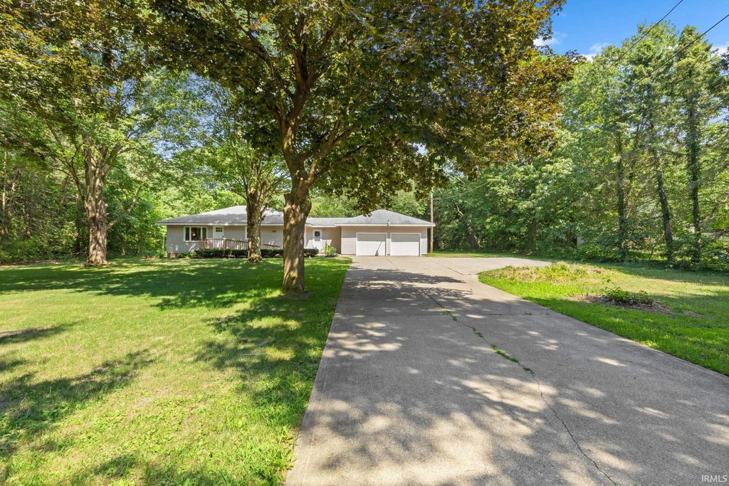 57954 Pear Road, South Bend, IN 46619