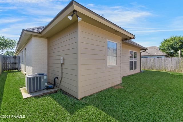 121 Fairwood Drive, Broussard, LA 70518