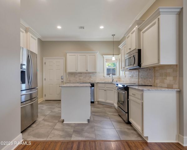 121 Fairwood Drive, Broussard, LA 70518