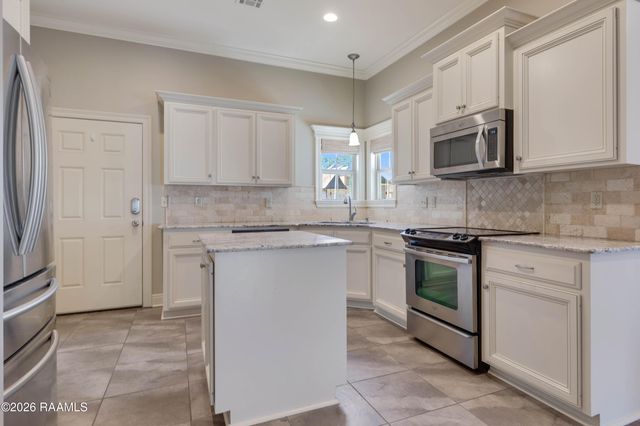 121 Fairwood Drive, Broussard, LA 70518
