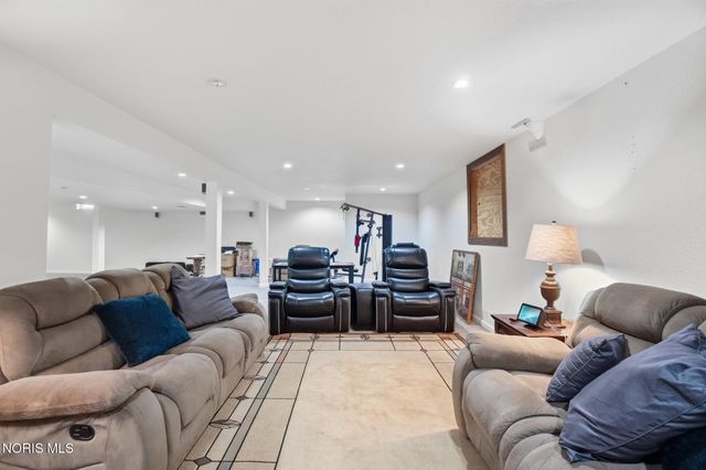 7101 Offshore Drive, Maumee, OH 43537