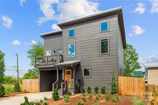 16 Oak Hill Drive, Asheville, NC 28806