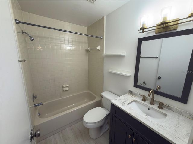 14662 NORWOOD OAKS DRIVE 204, Tampa, FL 33613