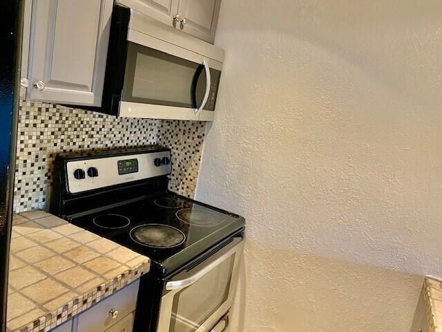 6051 10th Avenue N 136, Greenacres, FL 33463