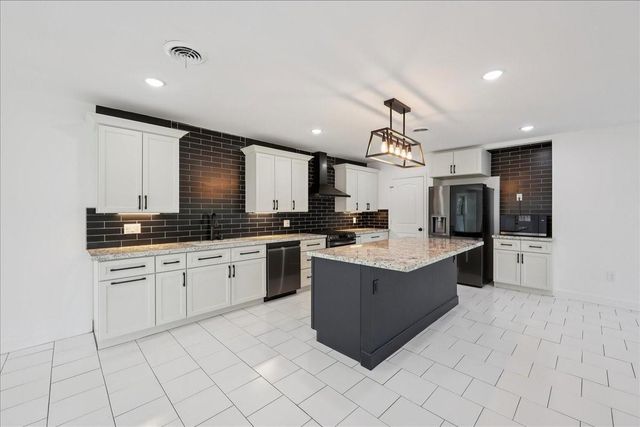 29 Knotty Pine Lane, Orange, TX 77630