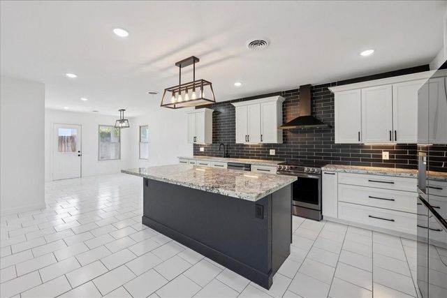 29 Knotty Pine Lane, Orange, TX 77630