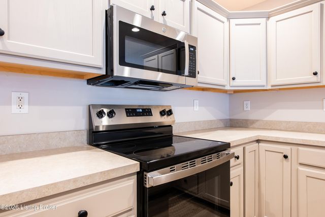 12500 Spring Falls Ct, Louisville, KY 40229