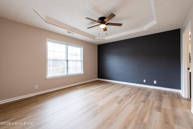12500 Spring Falls Ct, Louisville, KY 40229