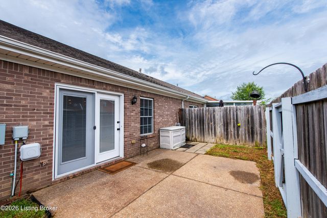 12500 Spring Falls Ct, Louisville, KY 40229