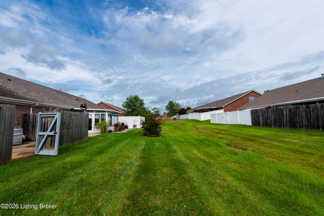 12500 Spring Falls Ct, Louisville, KY 40229