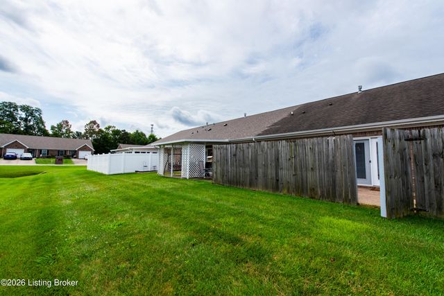 12500 Spring Falls Ct, Louisville, KY 40229
