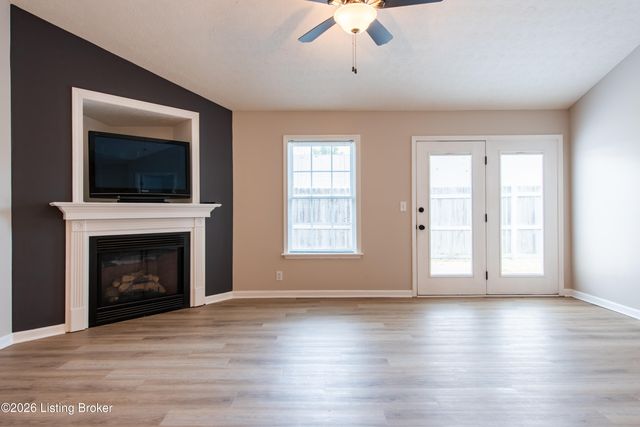12500 Spring Falls Ct, Louisville, KY 40229