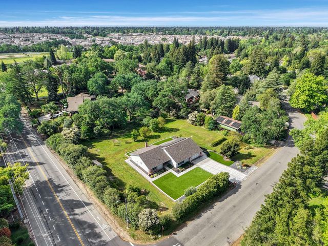 8460 Bonita Downs Dr, Fair Oaks, CA 95628